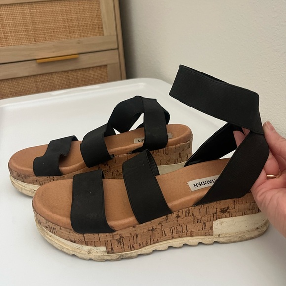 Steve Madden Black Platform Sandals - Picture 1 of 2